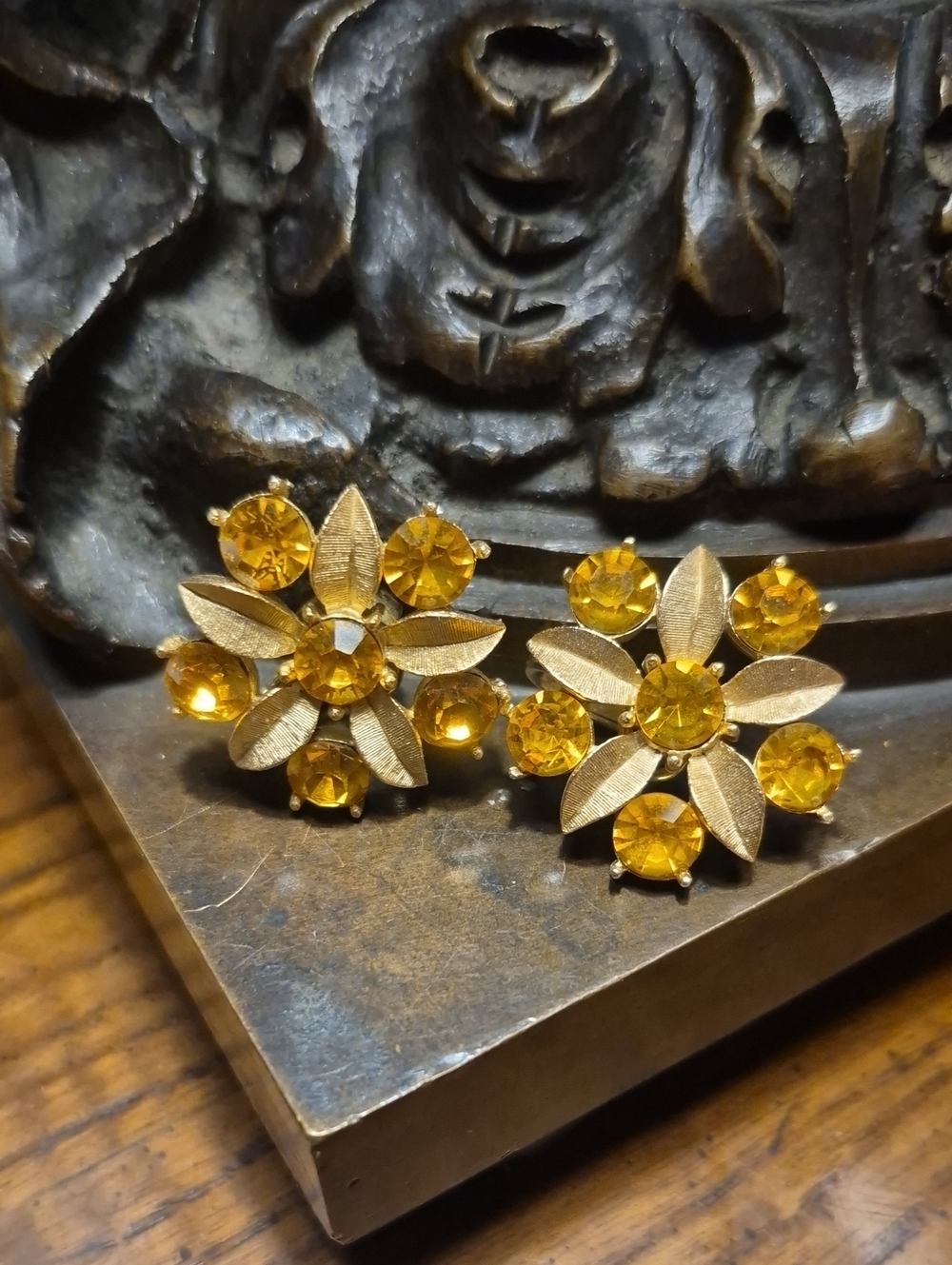 Sarah Coventry Vintage MCM Topaz  flower Clip On Earrings